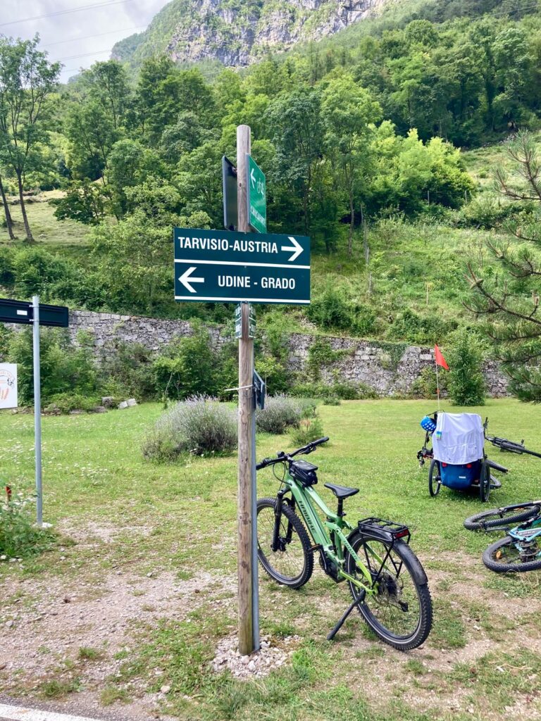 znaki przy alpe adria radweg