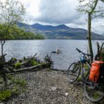 Szlak rowerowy z widokiem na góry w okolicach Killarney