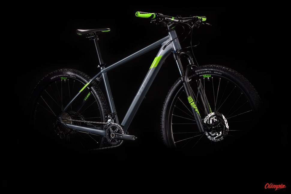 cube attention black green